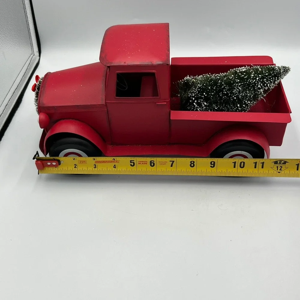 Target Christmas Decor Truck Red Excellent Vintage Style Metal Wreath